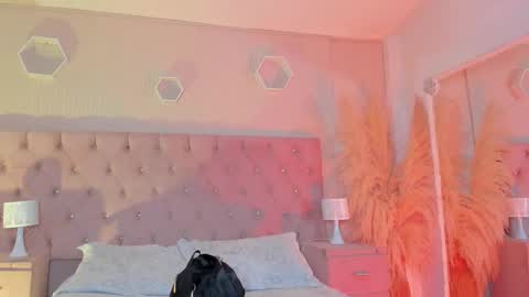 Agatha online show from 12-21-25, 04:08