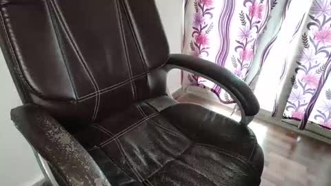 Snapshot of _aleena_ chatting on 10-25-25, 05:15 _aleena_ online show from 10-25-25, 05:15