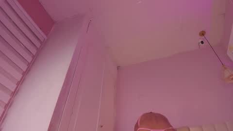 Snapshot of _aleja_x chatting on 11-04-25, 11:31 _aleja_x online show from 11-04-25, 11:31