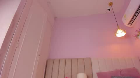 Snapshot of _aleja_x chatting on 11-06-25, 11:33 _aleja_x online show from 11-06-25, 11:33