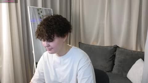 _alexa_hill_ online show from 04-29-26, 02:04