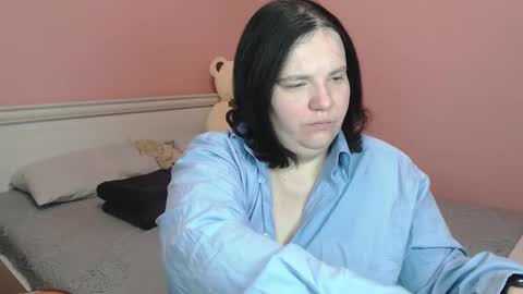 _alexandra_ray_ online show from 11-19-25, 05:40