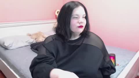 _alexandra_ray_ online show from 11-23-25, 12:16