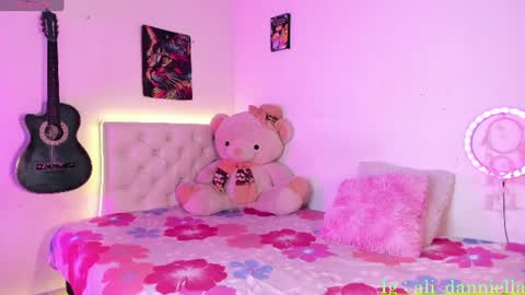 Snapshot of _ali_danniella_ chatting on 07-27-26, 12:23 danniella Indepeding Model online show from 07-27-26, 12:23