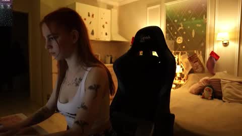 Snapshot of _alice_meyss_ chatting on 12-14-25, 09:30 _alice_meyss_ online show from 12-14-25, 09:30