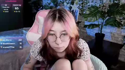 Snapshot of _alicenyx chatting on 07-16-26, 01:44 Alice online show from 07-16-26, 01:44