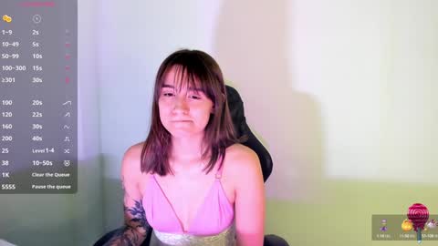 Snapshot of _alicerosse2 chatting on 12-19-24, 05:50 ALICE online show from 12-19-24, 05:50