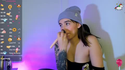 Snapshot of _alicerosse2 chatting on 01-22-25, 12:59 ALICE online show from 01-22-25, 12:59