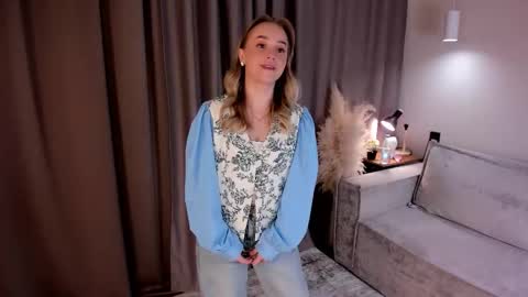 Snapshot of _ammy_moore_ chatting on 03-17-26, 12:41 Amily online show from 03-17-26, 12:41