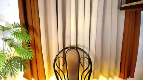 Amy online show from 10-22-25, 04:51