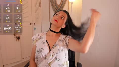 Snapshot of _anaruiz chatting on 01-10-25, 04:41 Ana Ruiz online show from 01-10-25, 04:41