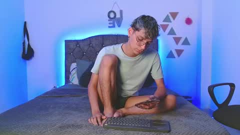 Snapshot of _andrew_willyams chatting on 01-20-25, 06:21 Andres online show from 01-20-25, 06:21