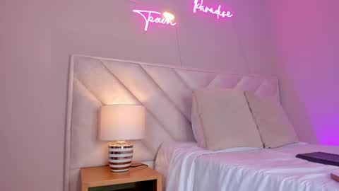 ngela  online show from 02-28-25, 12:20