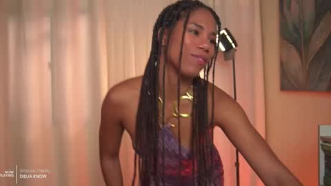 Snapshot of _angeleyes chatting on 09-18-25, 10:12 Angie -  online show from 09-18-25, 10:12