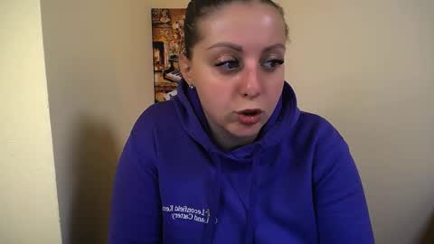 Snapshot of _annabelle_lee chatting on 10-15-25, 06:57 Anna online show from 10-15-25, 06:57