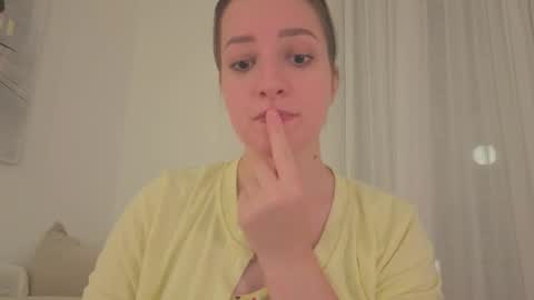 Snapshot of _annieone chatting on 10-24-25, 08:16 Anna online show from 10-24-25, 08:16