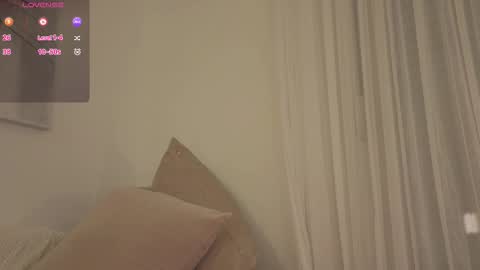 Snapshot of _annieone chatting on 10-26-25, 08:59 Anna online show from 10-26-25, 08:59