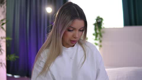 Arielle online show from 04-23-26, 05:41