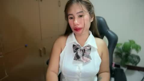 Snapshot of _ashley27 chatting on 06-19-26, 06:07 Angie online show from 06-19-26, 06:07