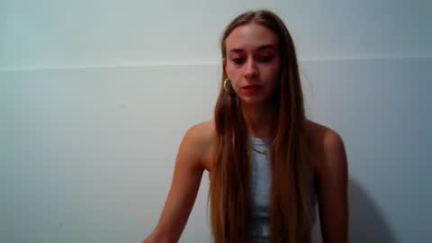 Snapshot of _aurora_sweet chatting on 09-19-25, 11:00 _aurora_sweet online show from 09-19-25, 11:00