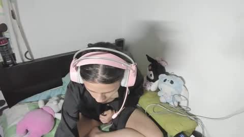 Snapshot of _baby_vi chatting on 12-17-25, 06:14 _baby_vi online show from 12-17-25, 06:14