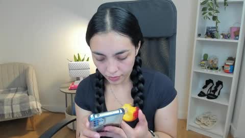 Snapshot of _bellaevans_ chatting on 05-25-26, 04:51 Bella Evans online show from 05-25-26, 04:51