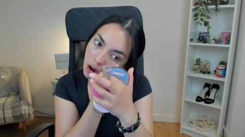 Snapshot of _bellaevans_ chatting on 05-29-26, 04:32 Bella Evans online show from 05-29-26, 04:32