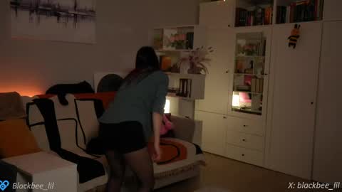 Lili online show from 05-27-26, 05:21