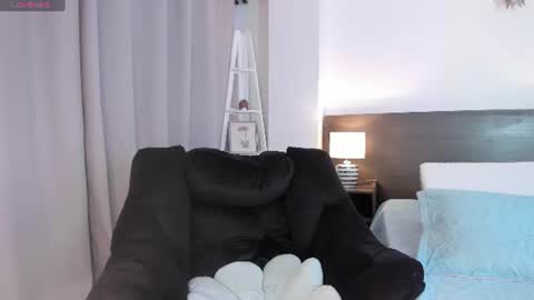 Snapshot of _bleuelune chatting on 06-13-26, 01:36 Mary online show from 06-13-26, 01:36