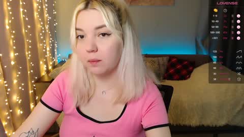 Snapshot of _blonde_barbie_ chatting on 12-22-24, 06:37 Elizabeth online show from 12-22-24, 06:37