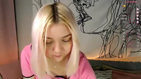 Snapshot of _blonde_barbie_ chatting on 03-02-25, 06:51 Elizabeth online show from 03-02-25, 06:51