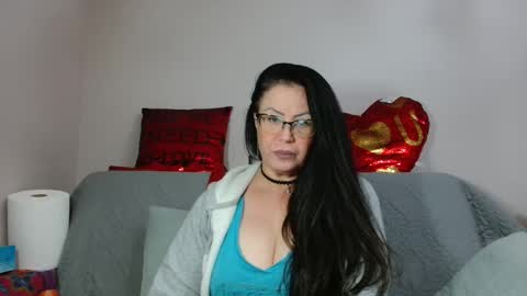 Snapshot of _blue__butterfly_ chatting on 10-13-25, 05:35 KHALEESI online show from 10-13-25, 05:35