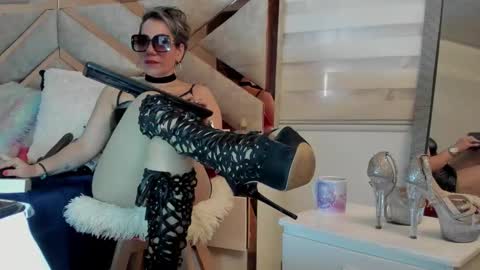 Snapshot of _brendamichel_ chatting on 02-18-25, 03:32 Brenda online show from 02-18-25, 03:32