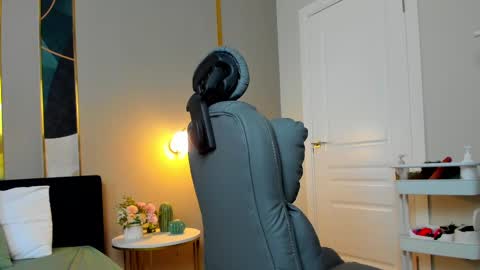 Stella online show from 02-24-25, 07:11