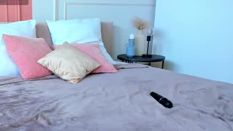 Stella online show from 03-10-25, 05:54