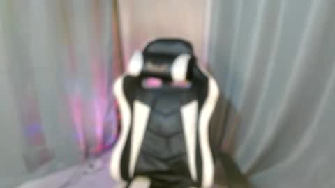 Snapshot of _caroline18_ chatting on 01-08-25, 12:05 Kate flores online show from 01-08-25, 12:05