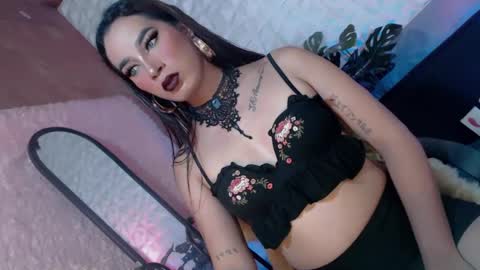 Caroline online show from 02-12-25, 02:45