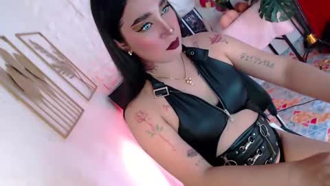 Caroline online show from 12-19-25, 07:04