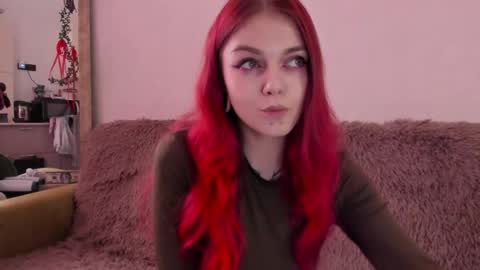 Snapshot of _caroline_coy chatting on 09-24-25, 12:30 Caroline online show from 09-24-25, 12:30