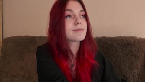 Snapshot of _caroline_coy chatting on 11-16-25, 01:06 Caroline online show from 11-16-25, 01:06