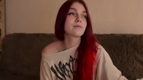 Snapshot of _caroline_coy chatting on 11-18-25, 01:15 Caroline online show from 11-18-25, 01:15