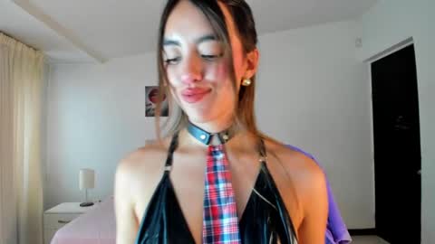 Snapshot of _charlotte_evans_2 chatting on 02-18-25, 06:15 Charlote online show from 02-18-25, 06:15