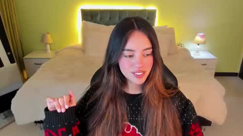 Snapshot of _charlotte_evans_2 chatting on 11-13-25, 10:52 Charlote online show from 11-13-25, 10:52