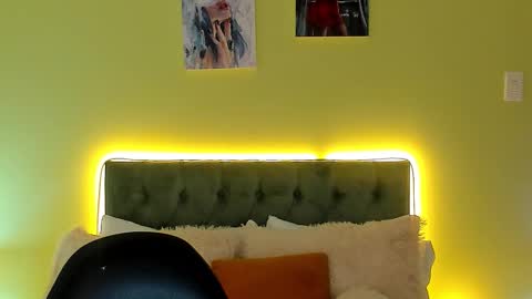 Snapshot of _charlotte_evans_2 chatting on 11-26-25, 07:59 Charlote online show from 11-26-25, 07:59