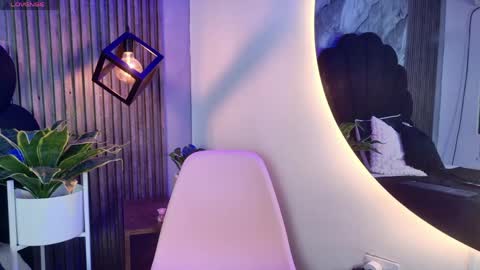 _charlotte_queen_ online show from 04-28-26, 02:00