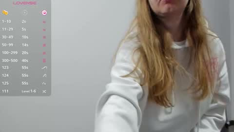 Snapshot of _coquine_ chatting on 03-26-26, 09:42 Sophie online show from 03-26-26, 09:42