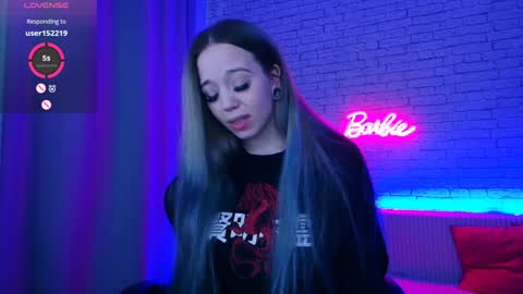 Snapshot of _crazybee_ chatting on 01-18-25, 04:37 Nica online show from 01-18-25, 04:37