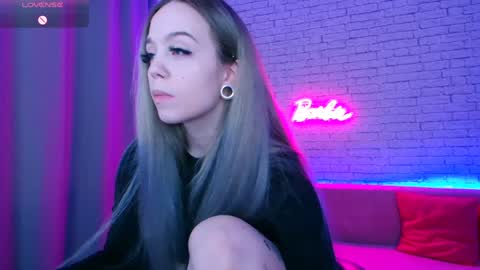 Snapshot of _crazybee_ chatting on 02-05-25, 05:30 Nica online show from 02-05-25, 05:30