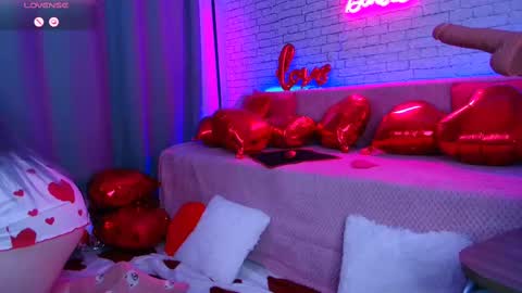 Snapshot of _crazybee_ chatting on 02-14-25, 01:13 Nica online show from 02-14-25, 01:13