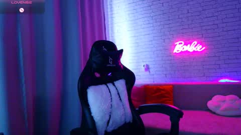 Snapshot of _crazybee_ chatting on 09-21-25, 05:09 Nica online show from 09-21-25, 05:09